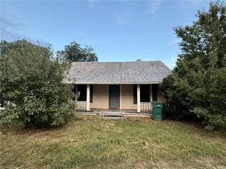 999 Robbins Circle, Lexington, NC 27292