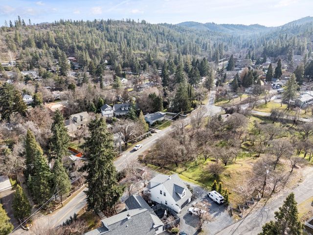 535 Applegate Street, Jacksonville, OR 97530