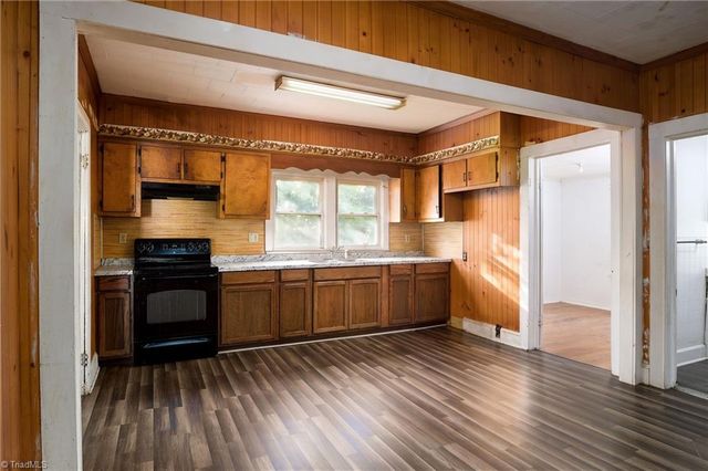 11 Hackney Street, Lexington, NC 27292