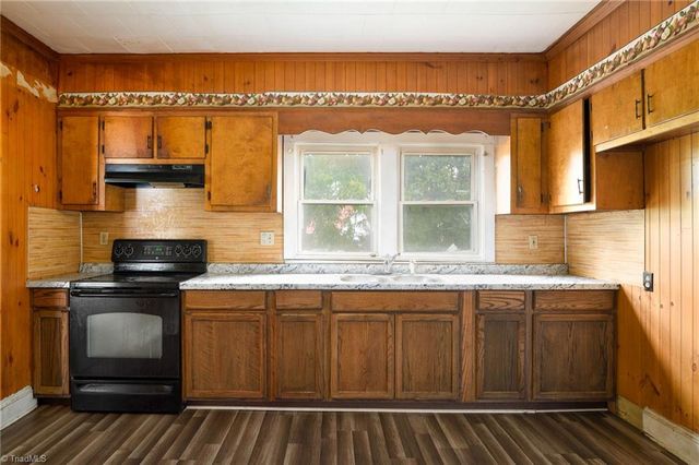 11 Hackney Street, Lexington, NC 27292