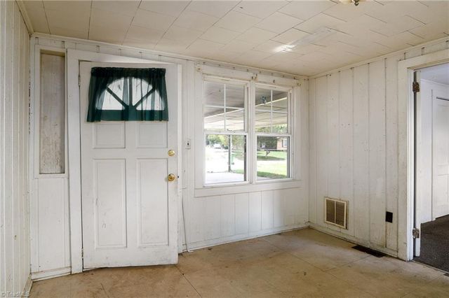 11 Hackney Street, Lexington, NC 27292