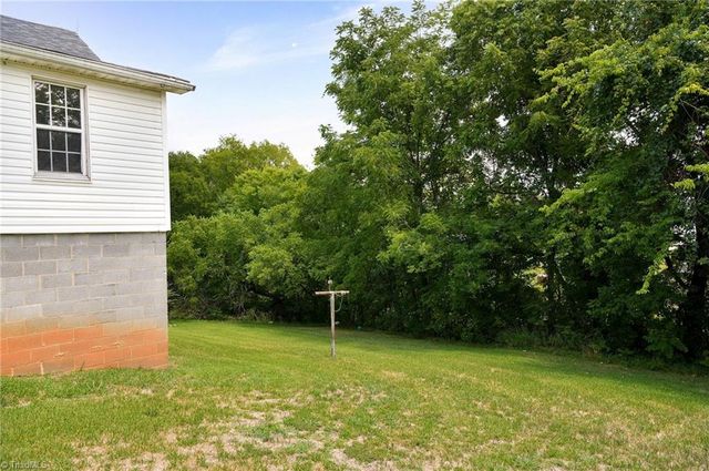 11 Hackney Street, Lexington, NC 27292
