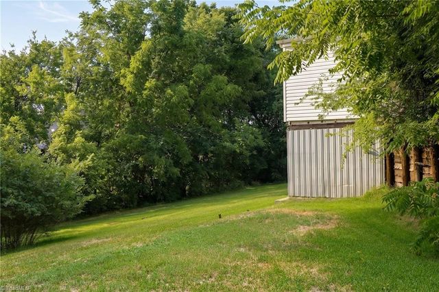 11 Hackney Street, Lexington, NC 27292