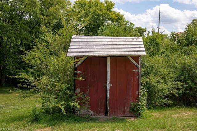 11 Hackney Street, Lexington, NC 27292