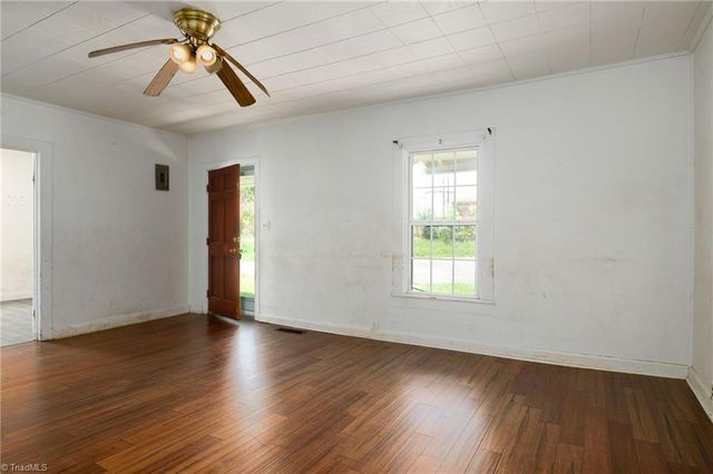 11 Hackney Street, Lexington, NC 27292