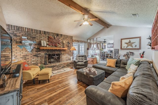 113 Hankins Drive, Azle, TX 76020