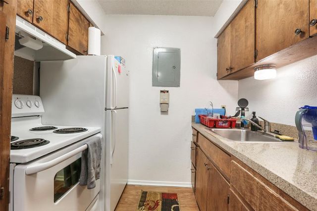 2803 Hemphill PARK B-201, Austin, TX 78705