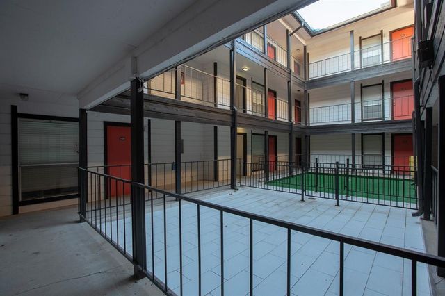2803 Hemphill PARK B-201, Austin, TX 78705