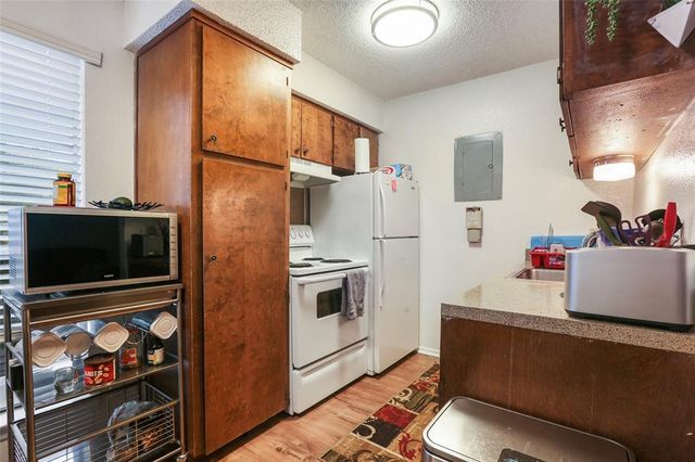 2803 Hemphill PARK B-201, Austin, TX 78705