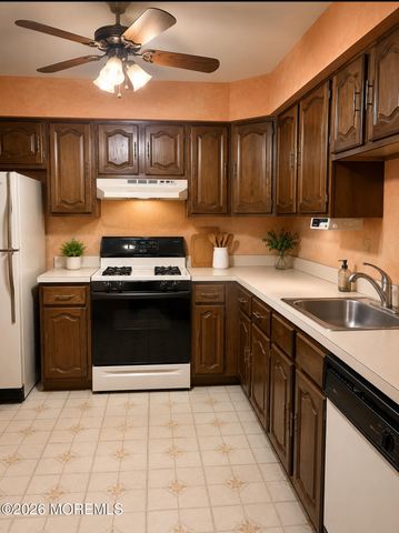 226 Perth Hill Court, Aberdeen, NJ 07747