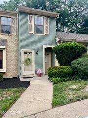 226 Perth Hill Court, Aberdeen, NJ 07747