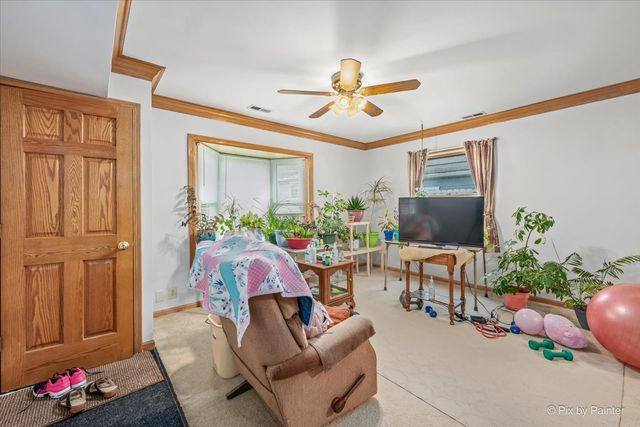 122 S Edison Avenue, Elgin, IL 60123
