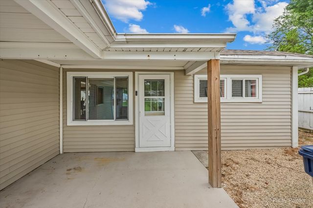 122 S Edison Avenue, Elgin, IL 60123
