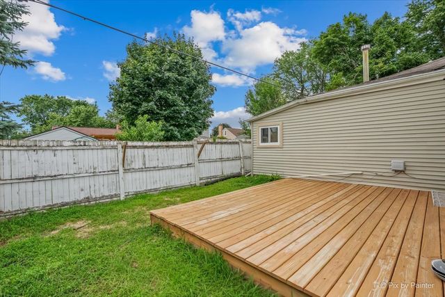 122 S Edison Avenue, Elgin, IL 60123