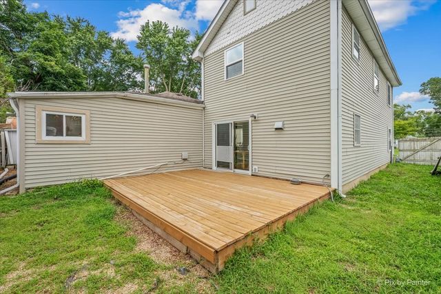 122 S Edison Avenue, Elgin, IL 60123