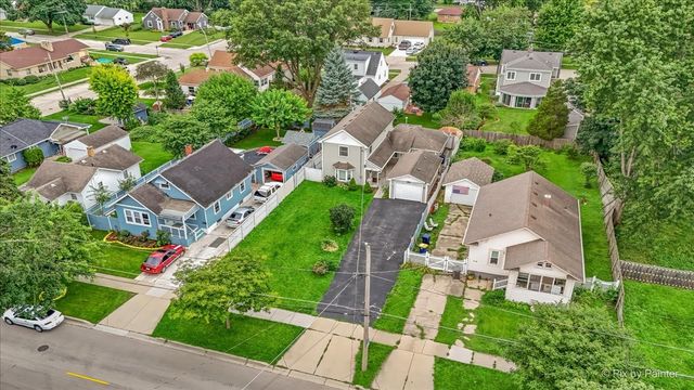 122 S Edison Avenue, Elgin, IL 60123