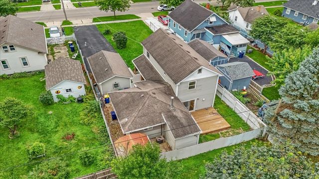 122 S Edison Avenue, Elgin, IL 60123