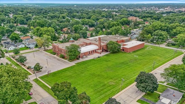 122 S Edison Avenue, Elgin, IL 60123