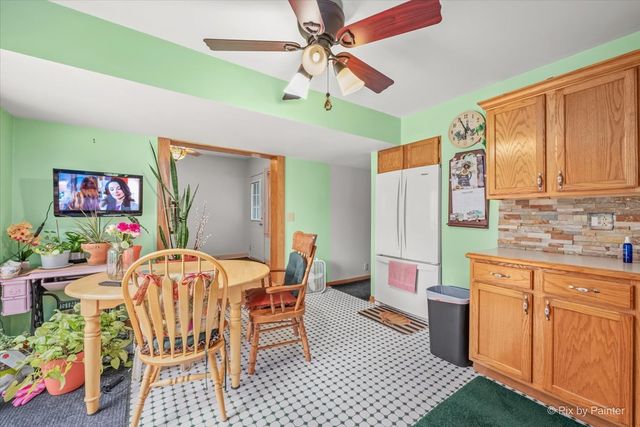 122 S Edison Avenue, Elgin, IL 60123
