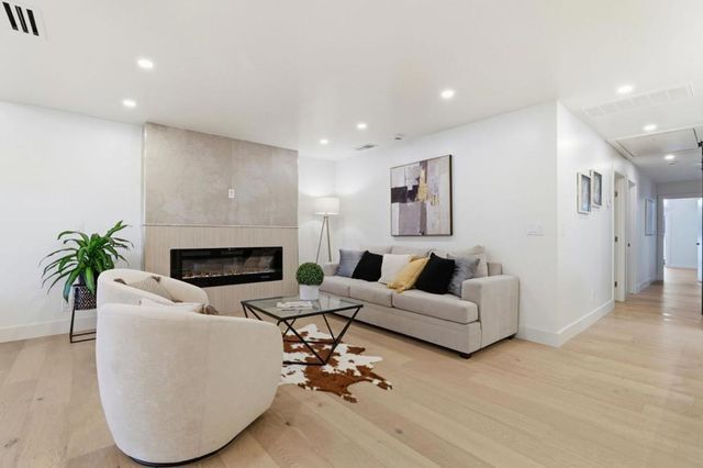 3109 Maddux Drive, Palo Alto, CA 94303