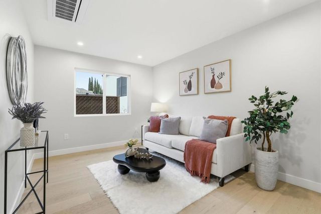 3109 Maddux Drive, Palo Alto, CA 94303