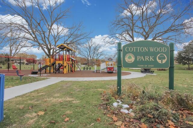 736 Cottonwood Drive, Dyer, IN 46311