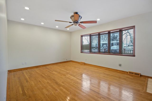 736 Cottonwood Drive, Dyer, IN 46311