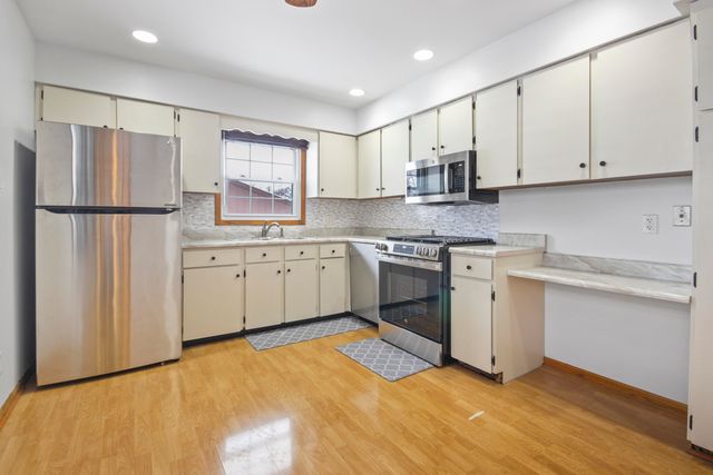 736 Cottonwood Drive, Dyer, IN 46311