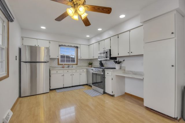 736 Cottonwood Drive, Dyer, IN 46311