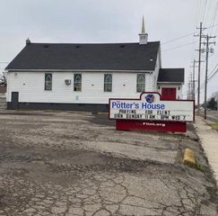 1386 E Hemphill Road, Burton, MI 48529