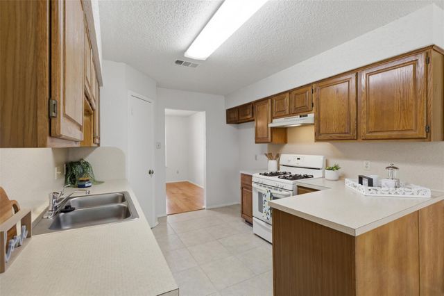 5305 Wolf RUN, Austin, TX 78749