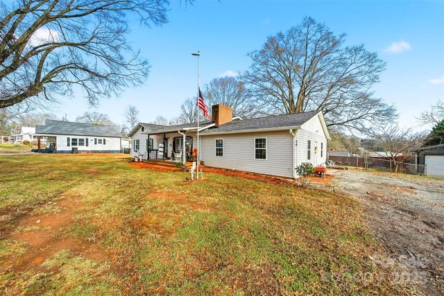 74 7th Street NW, Taylorsville, NC 28681