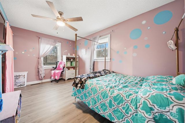 74 7th Street NW, Taylorsville, NC 28681