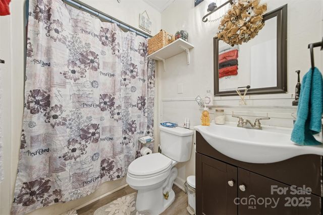 74 7th Street NW, Taylorsville, NC 28681