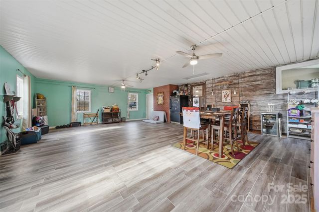 74 7th Street NW, Taylorsville, NC 28681