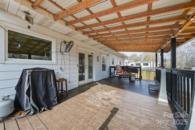 74 7th Street NW, Taylorsville, NC 28681