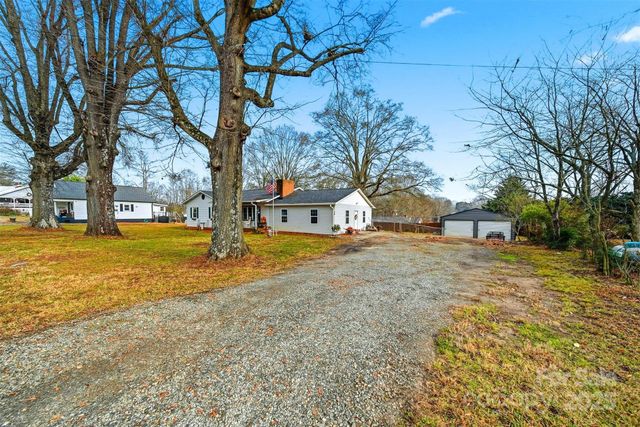 74 7th Street NW, Taylorsville, NC 28681