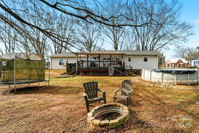 74 7th Street NW, Taylorsville, NC 28681