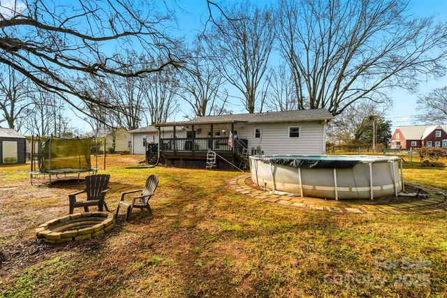 74 7th Street NW, Taylorsville, NC 28681