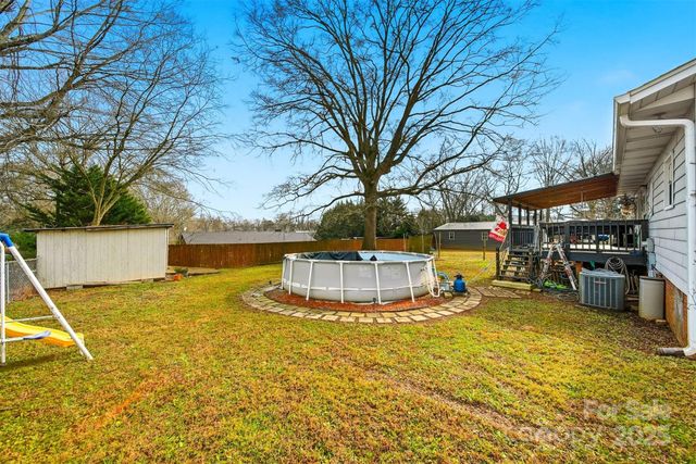 74 7th Street NW, Taylorsville, NC 28681