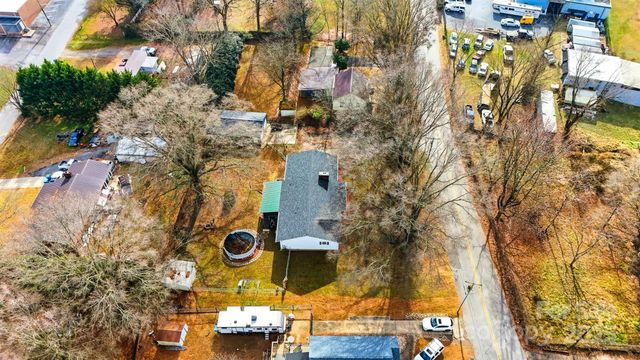 74 7th Street NW, Taylorsville, NC 28681