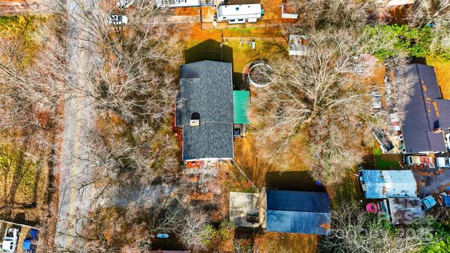 74 7th Street NW, Taylorsville, NC 28681