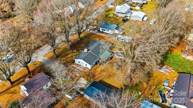 74 7th Street NW, Taylorsville, NC 28681