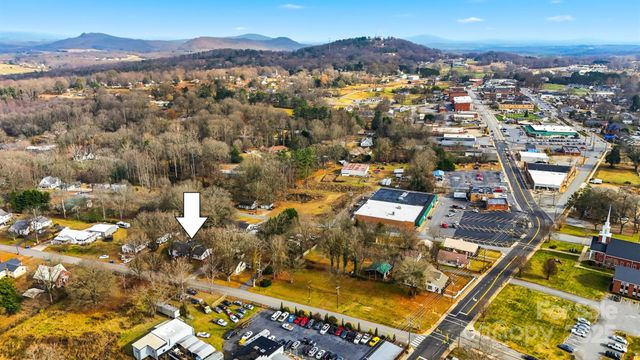 74 7th Street NW, Taylorsville, NC 28681