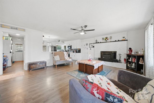 74 7th Street NW, Taylorsville, NC 28681