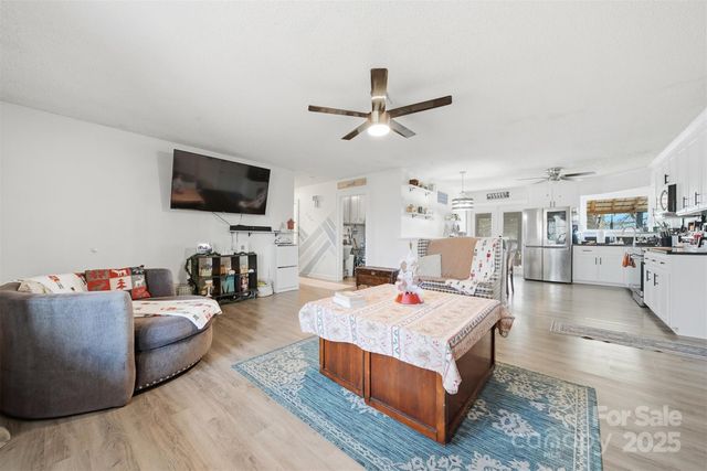 74 7th Street NW, Taylorsville, NC 28681