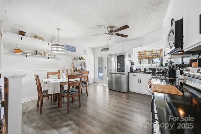 74 7th Street NW, Taylorsville, NC 28681