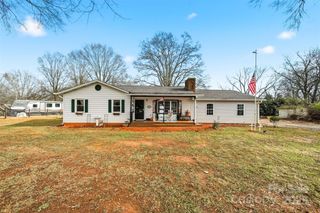 74 7th Street NW, Taylorsville, NC 28681