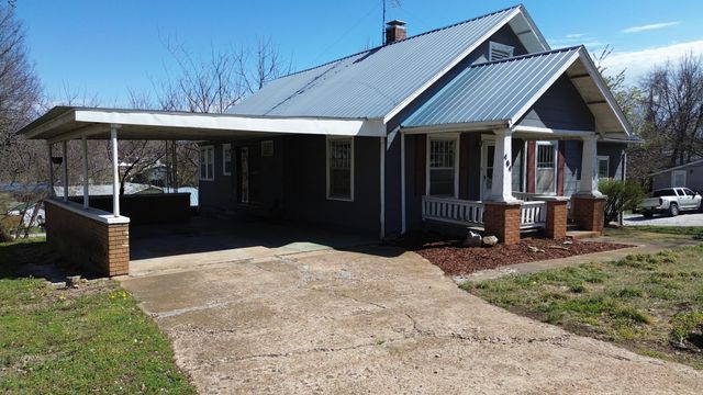 404 South Street, Stockton, MO 65785