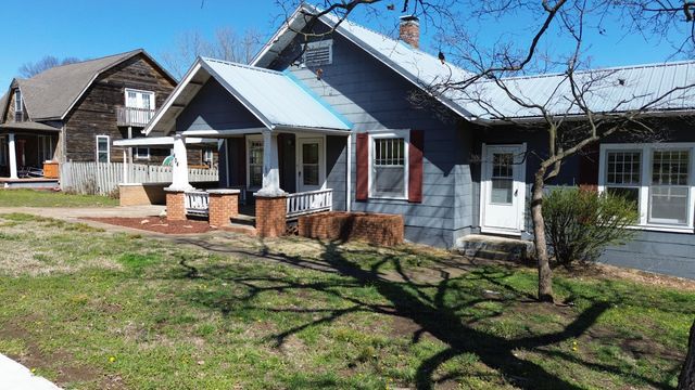 404 South Street, Stockton, MO 65785